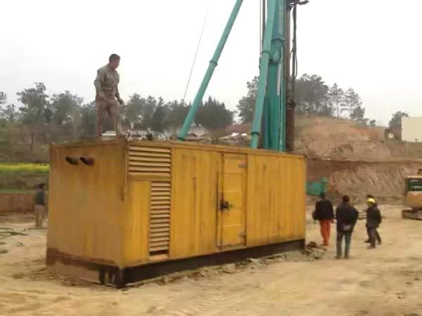 天镇如何判断水冷式机油散热器密封件是否需要更换？